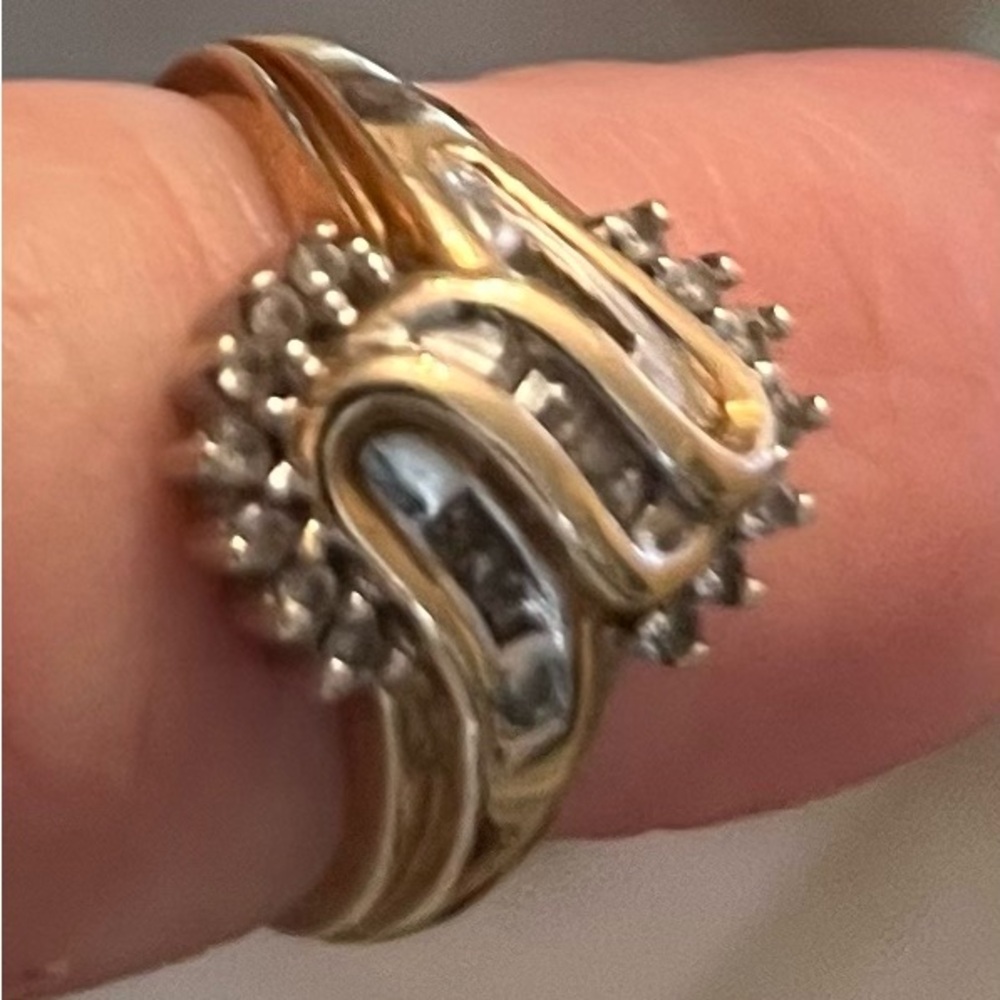 10k ring . Unknown stones & size and age